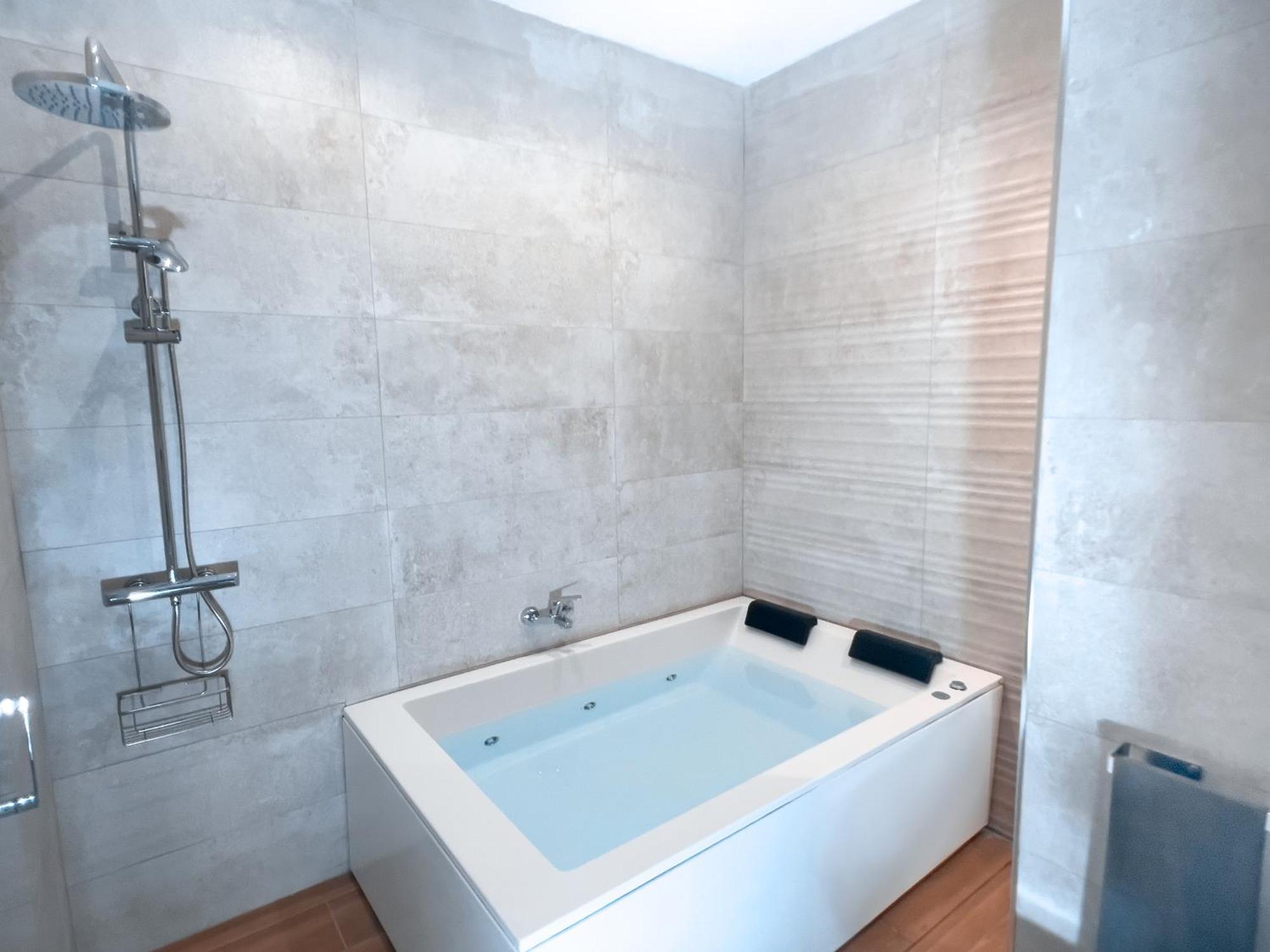 Acogedor Estudio En Triana Con Jacuzzi Y Wifi Seville Exterior photo